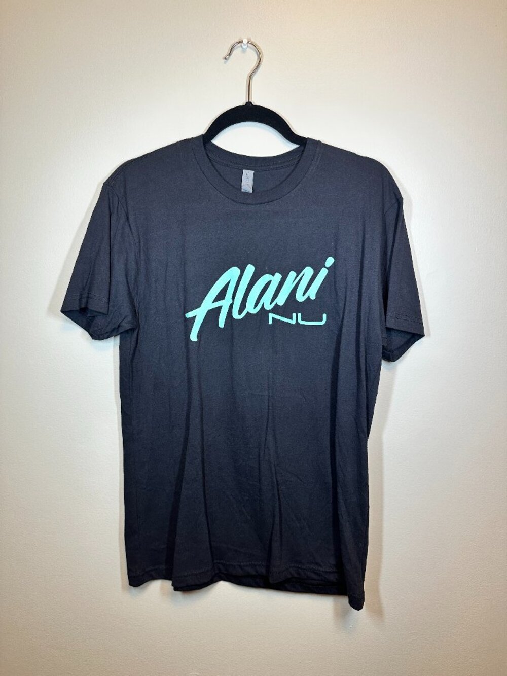 Alani Nu - Graphite Tee